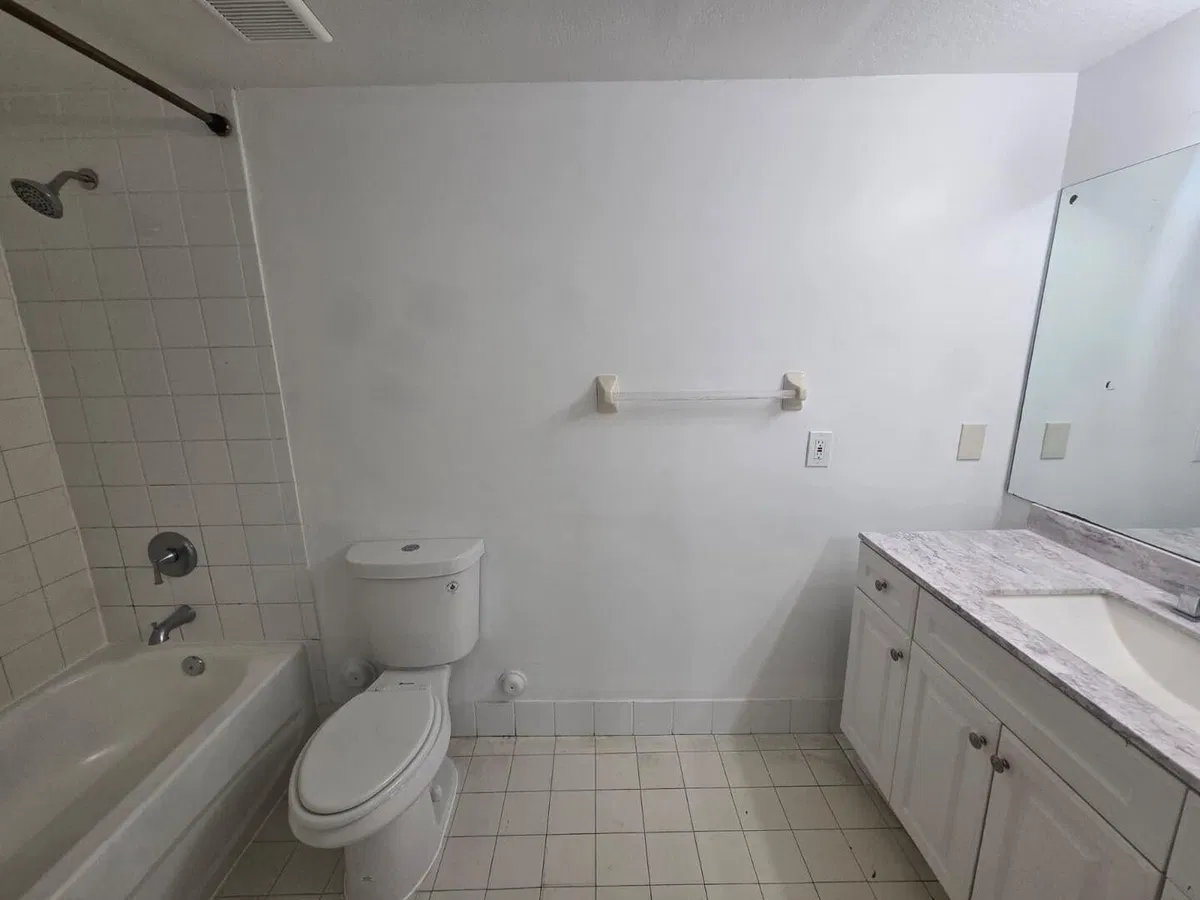 Unit 1315 photo 10
