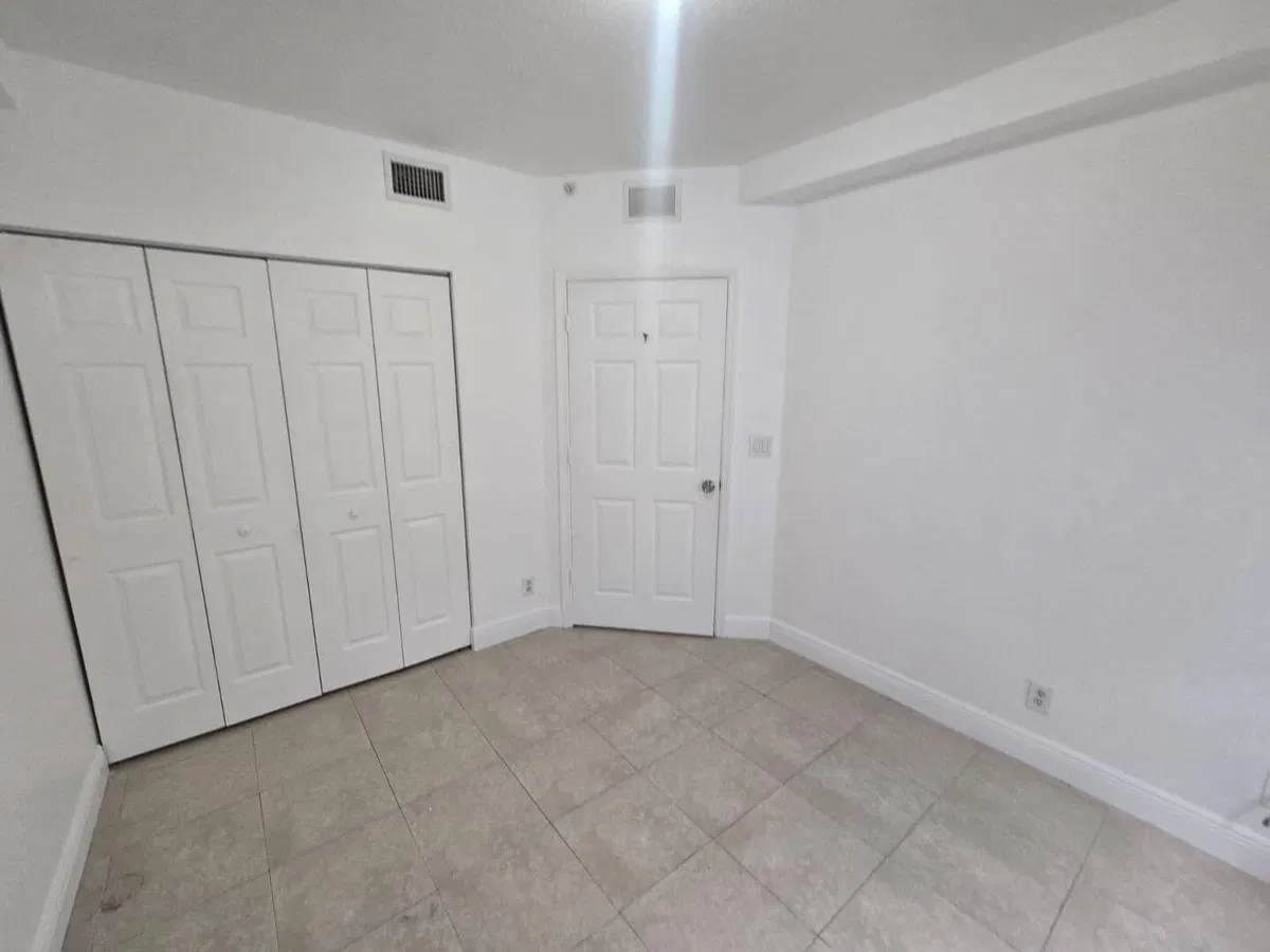 Unit 1315 photo 16