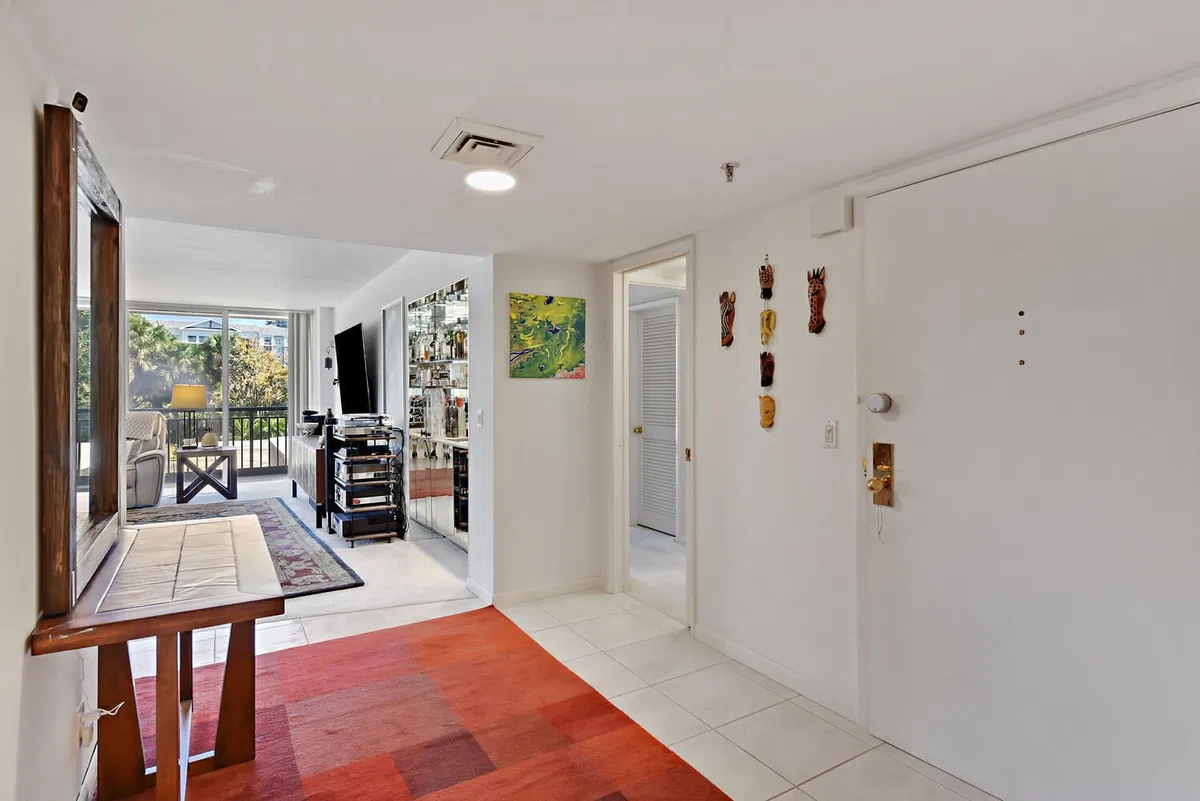 Unit 204 photo 4