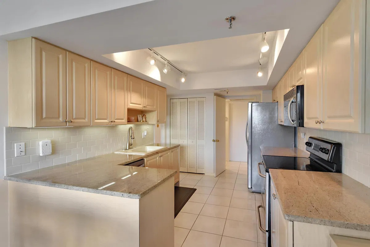 Unit 204 photo 7