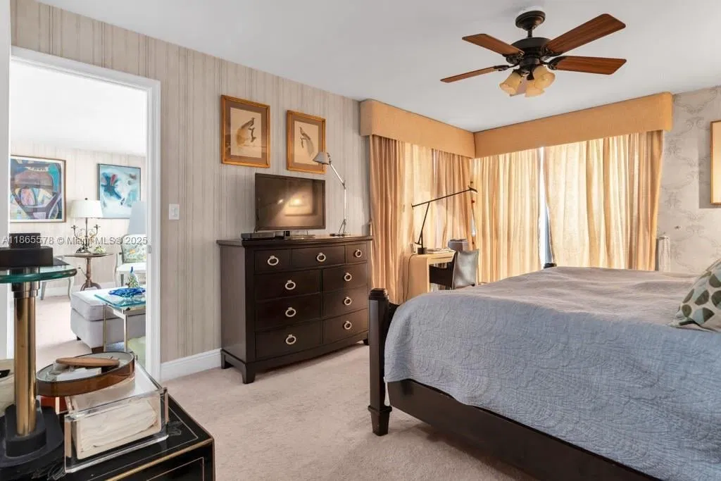 Trianon Unit 206 photo 10