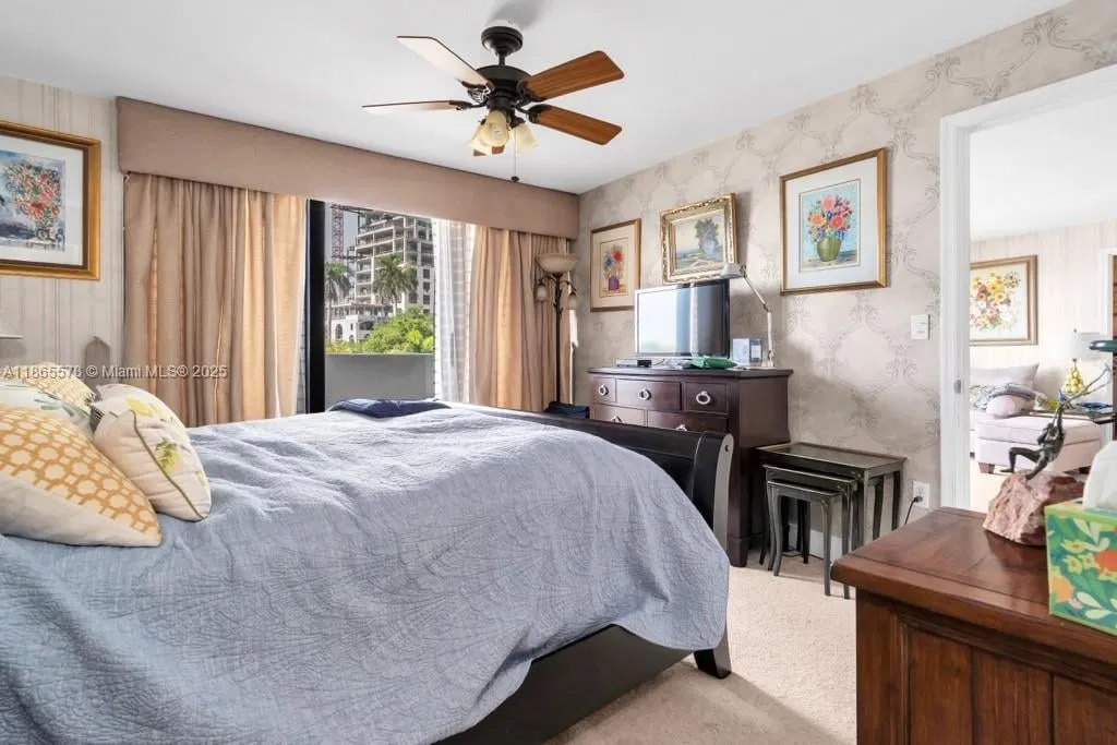 Trianon Unit 206 photo 13