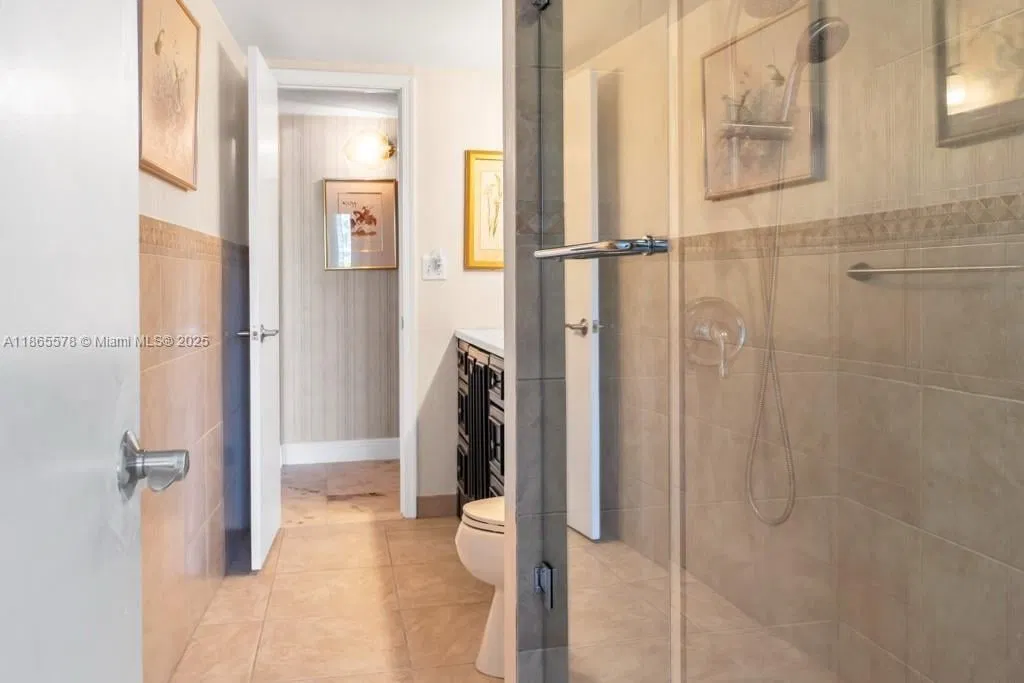 Trianon Unit 206 photo 16