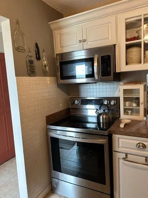 Unit 207 photo 4