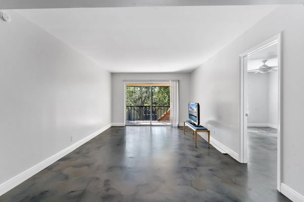 Unit 3070 photo 10