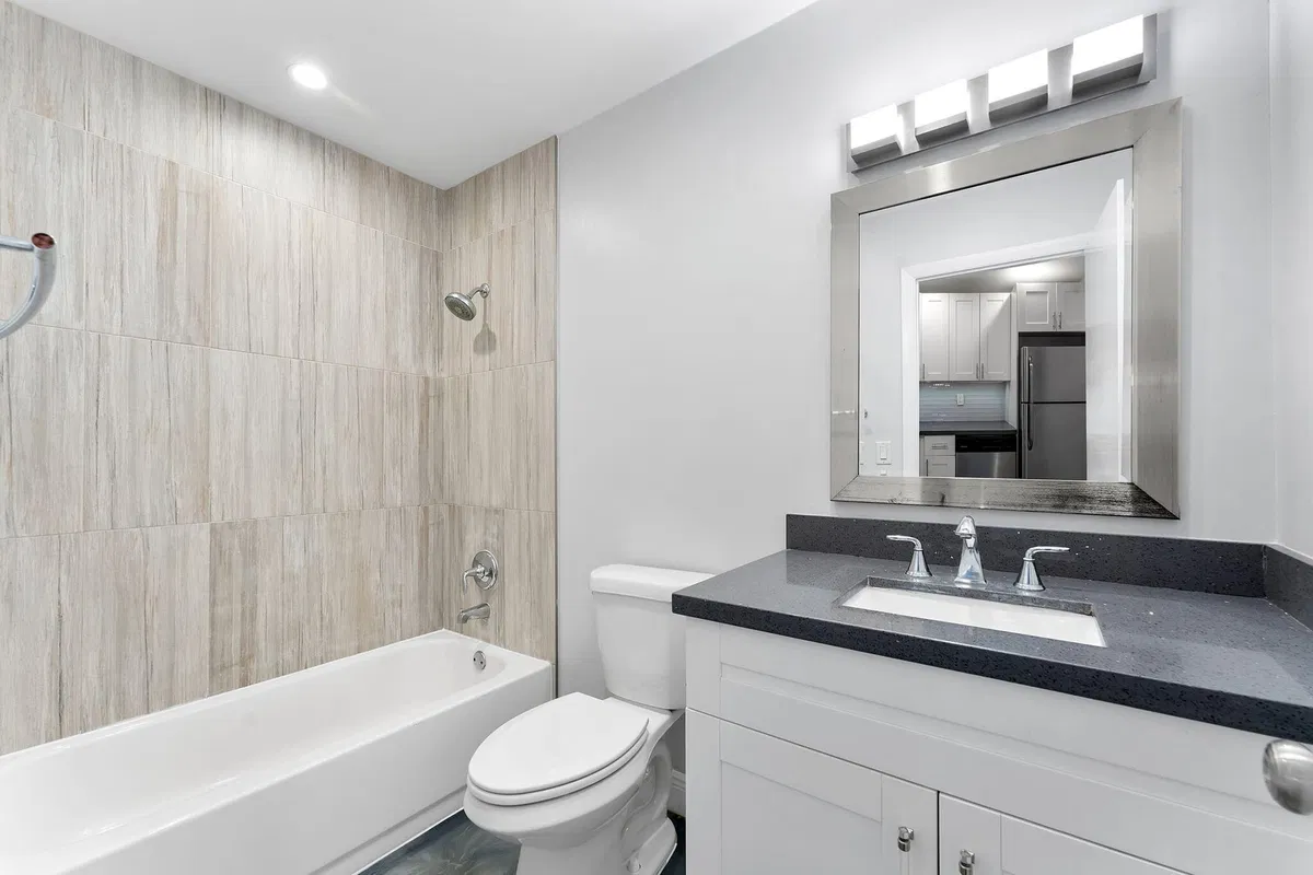Unit 3070 photo 16