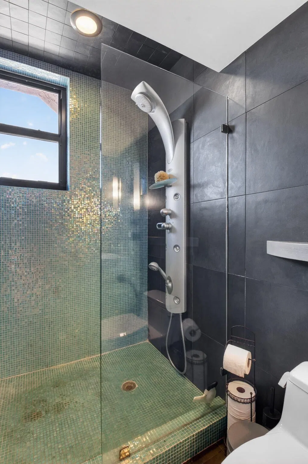 Unit C photo 28