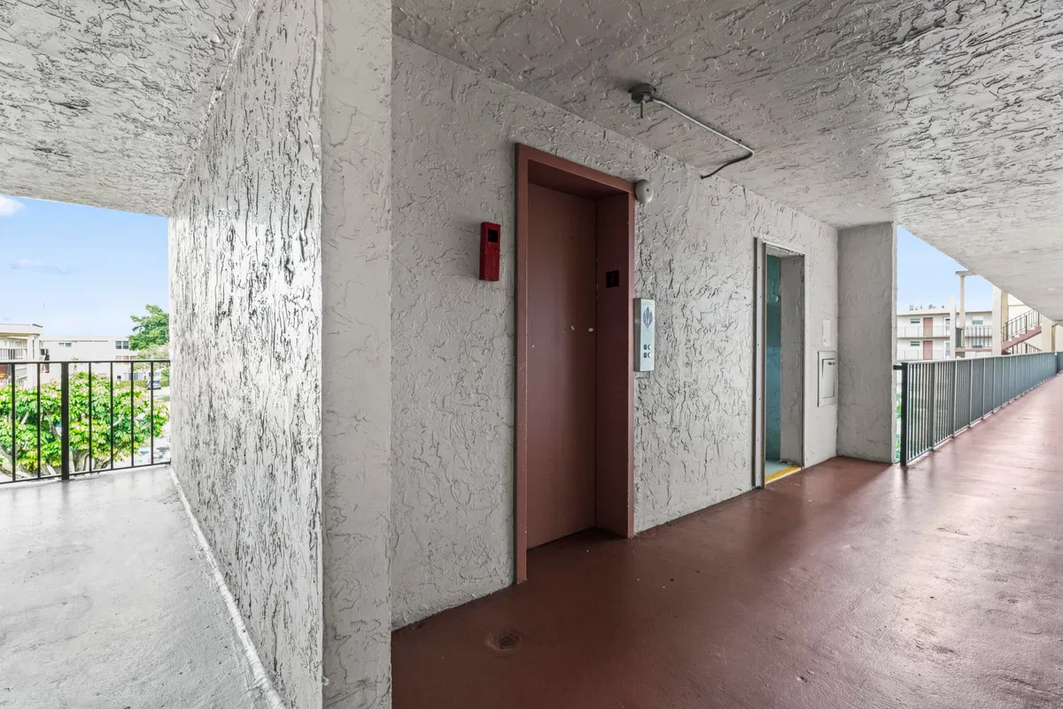 Unit 302 photo 19