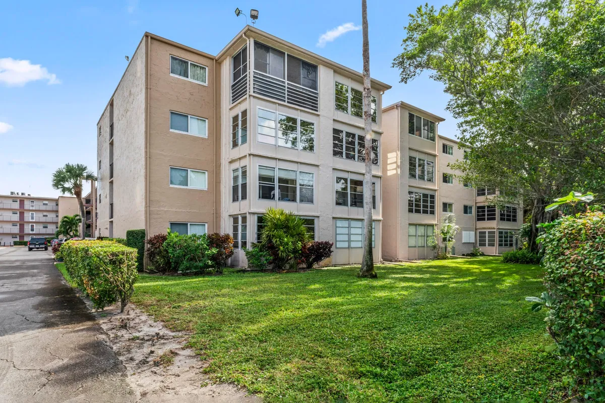 Unit 302 photo 31