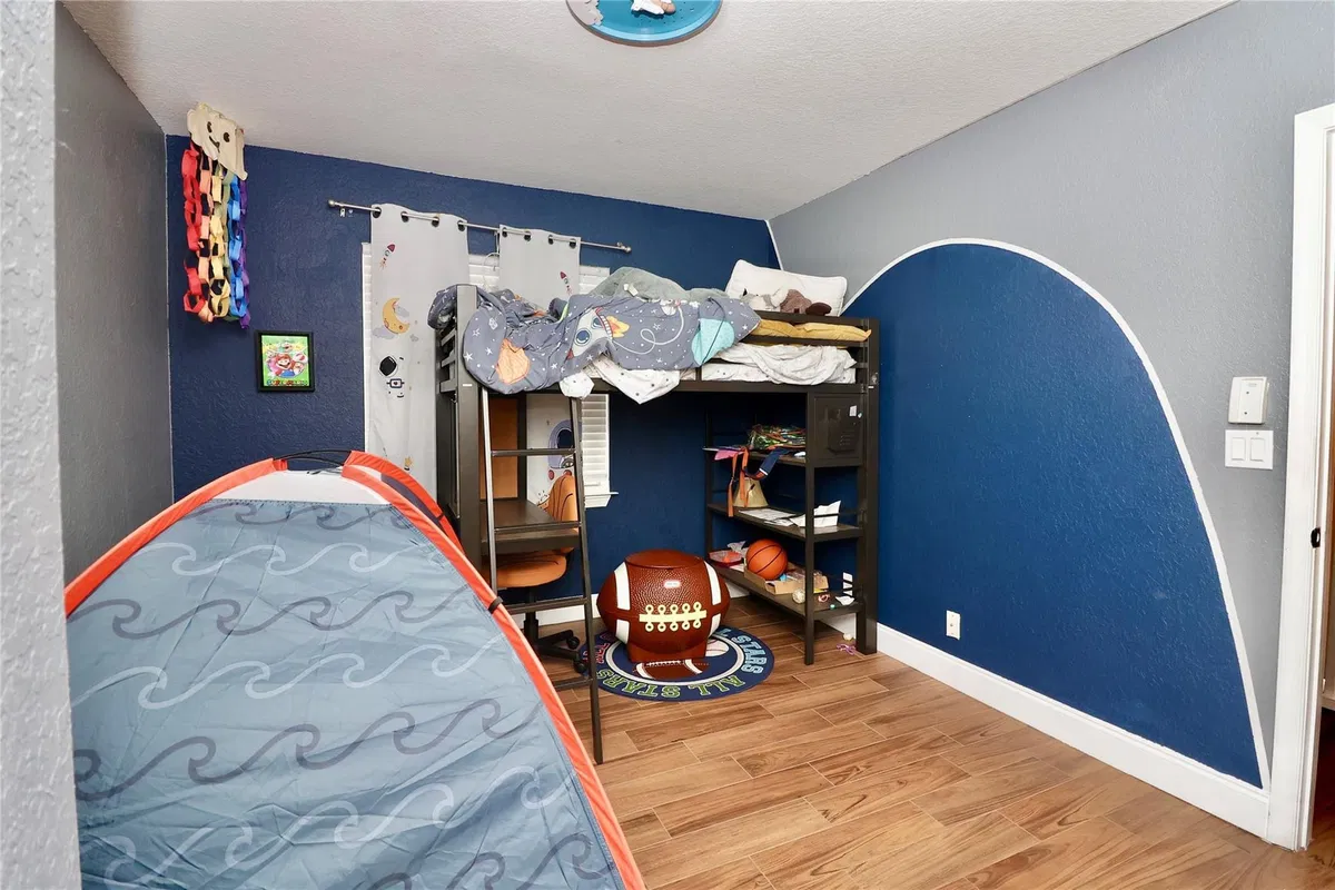 Residence photo 25