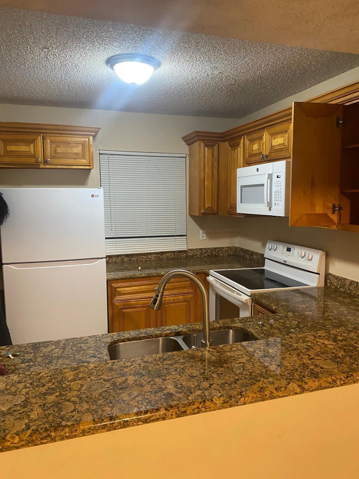 Unit F photo 22