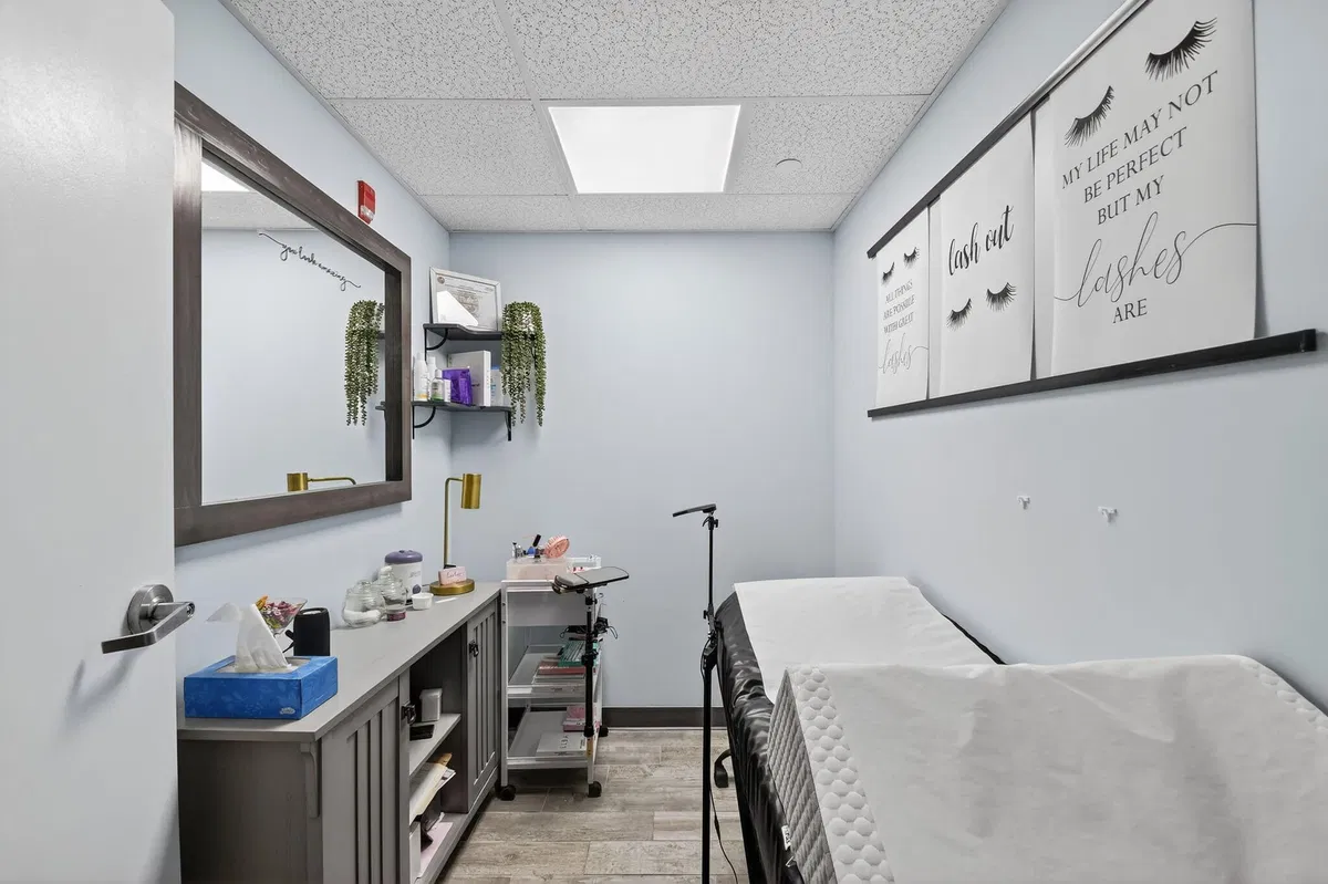 Unit 102 photo 16