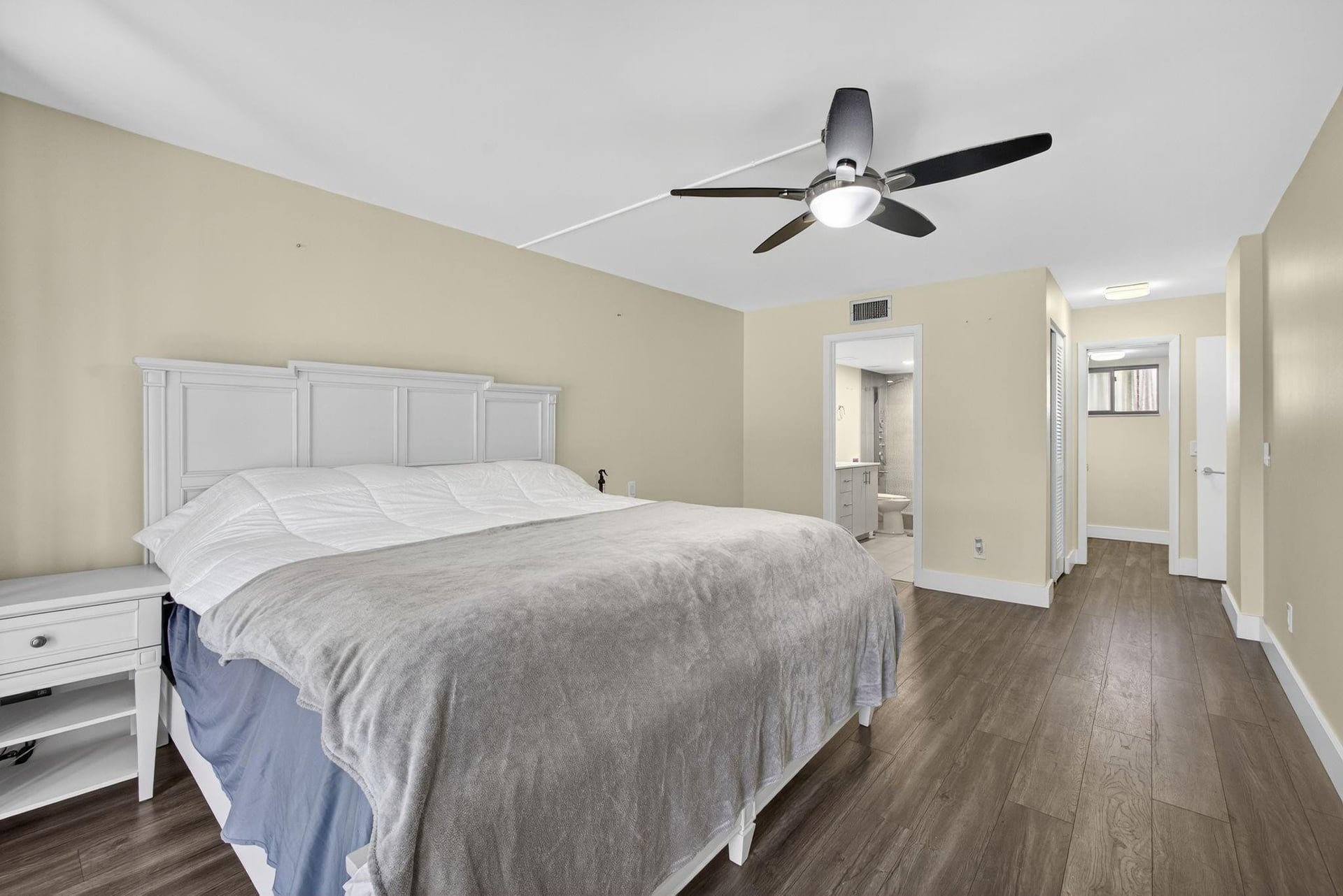 Unit 104 photo 37