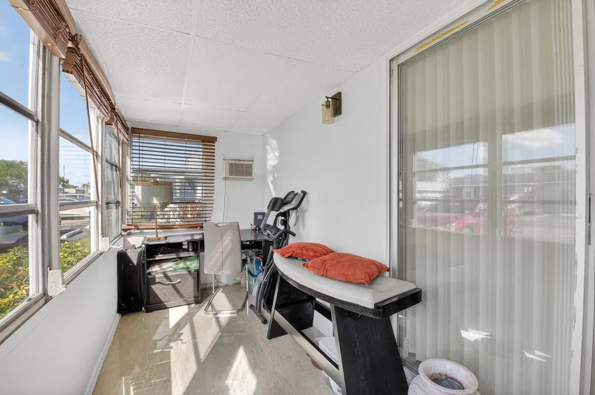 Residence photo 16