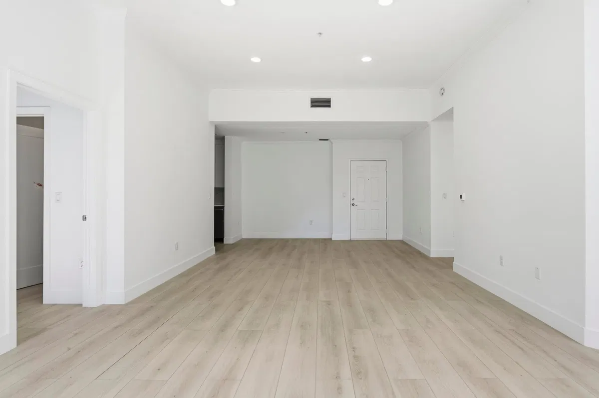 The Strand Unit 311 photo 10