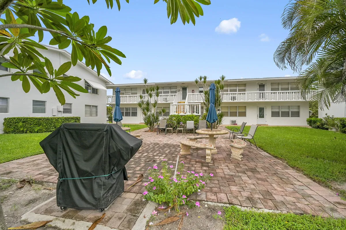 Residence photo 19
