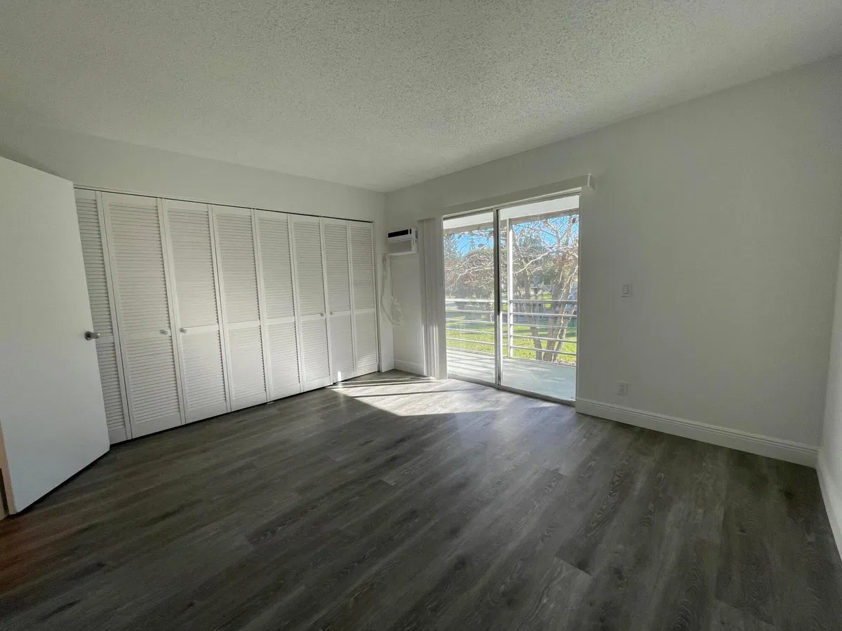 Residence photo 4