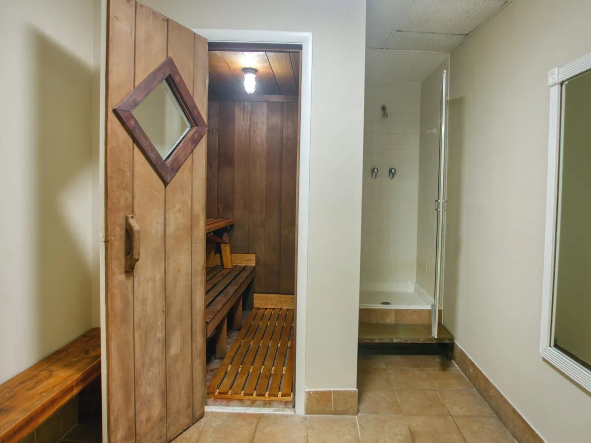 Unit 1040 photo 46