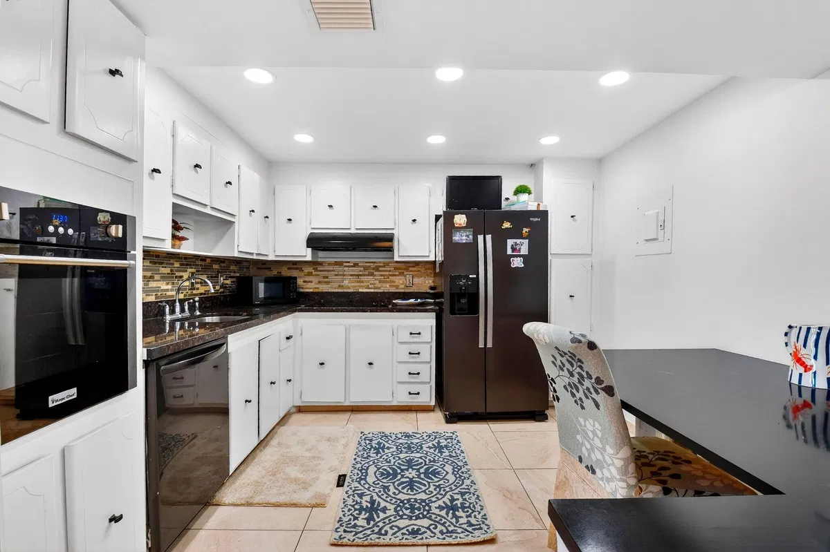  Unit 1040 photo 10