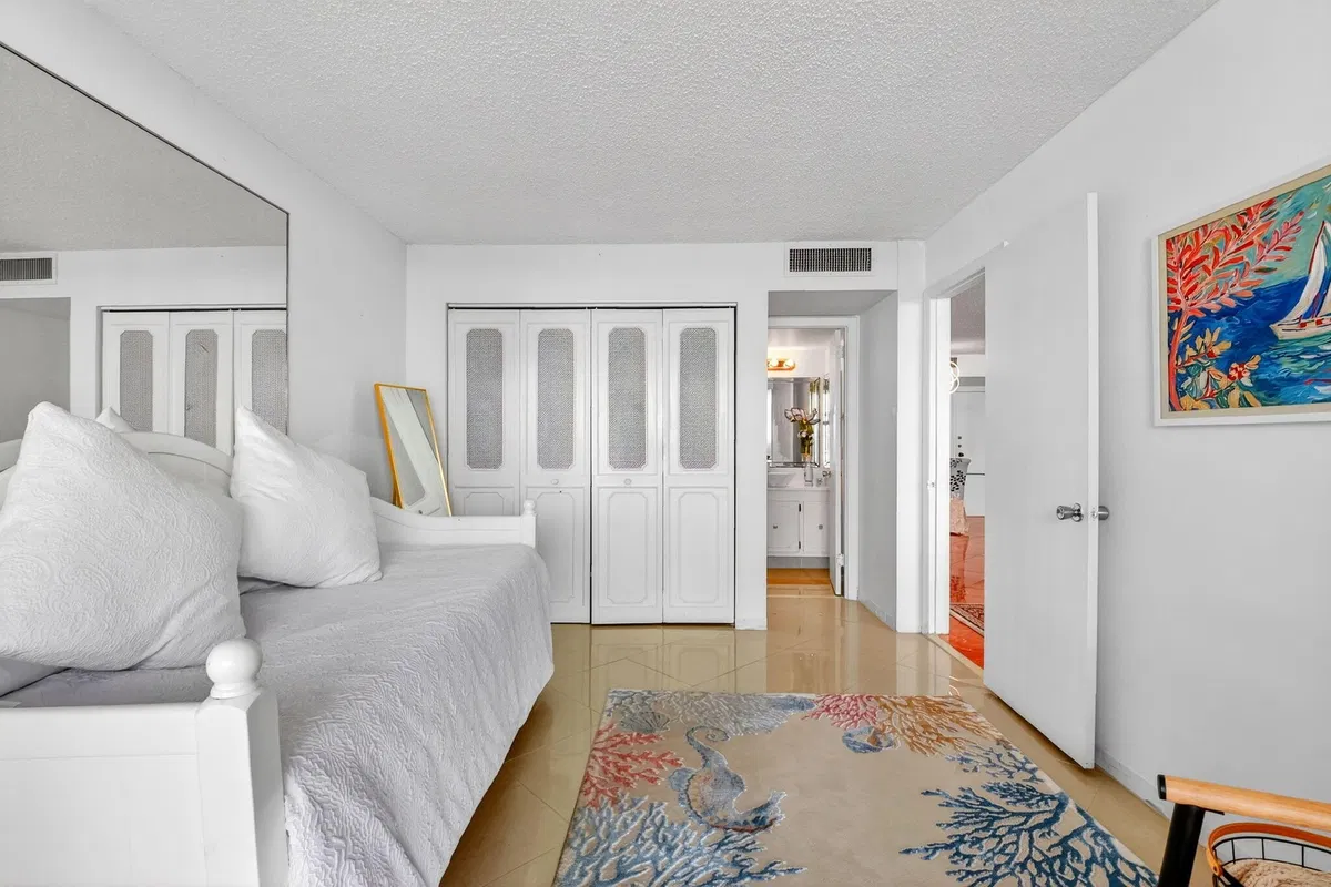  Unit 1040 photo 19