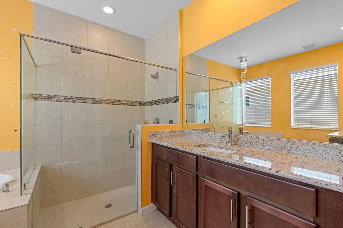 Residence photo 16
