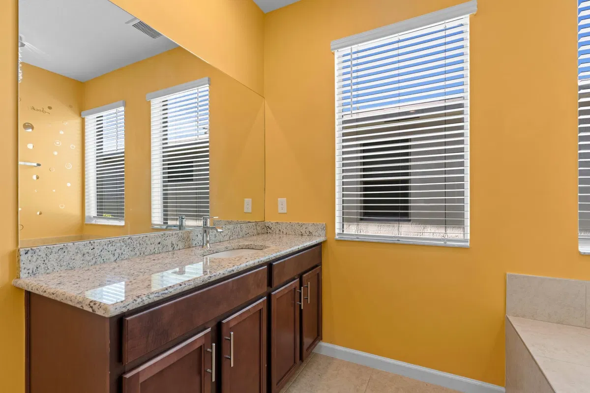 Residence photo 19