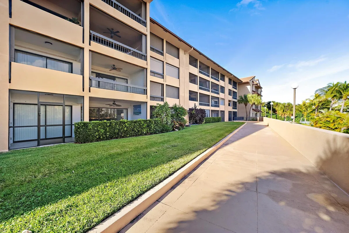 Unit 119 photo 25