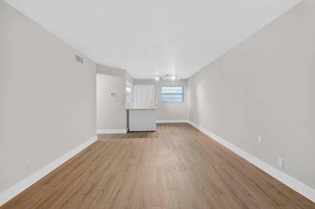  Unit 204 photo 7