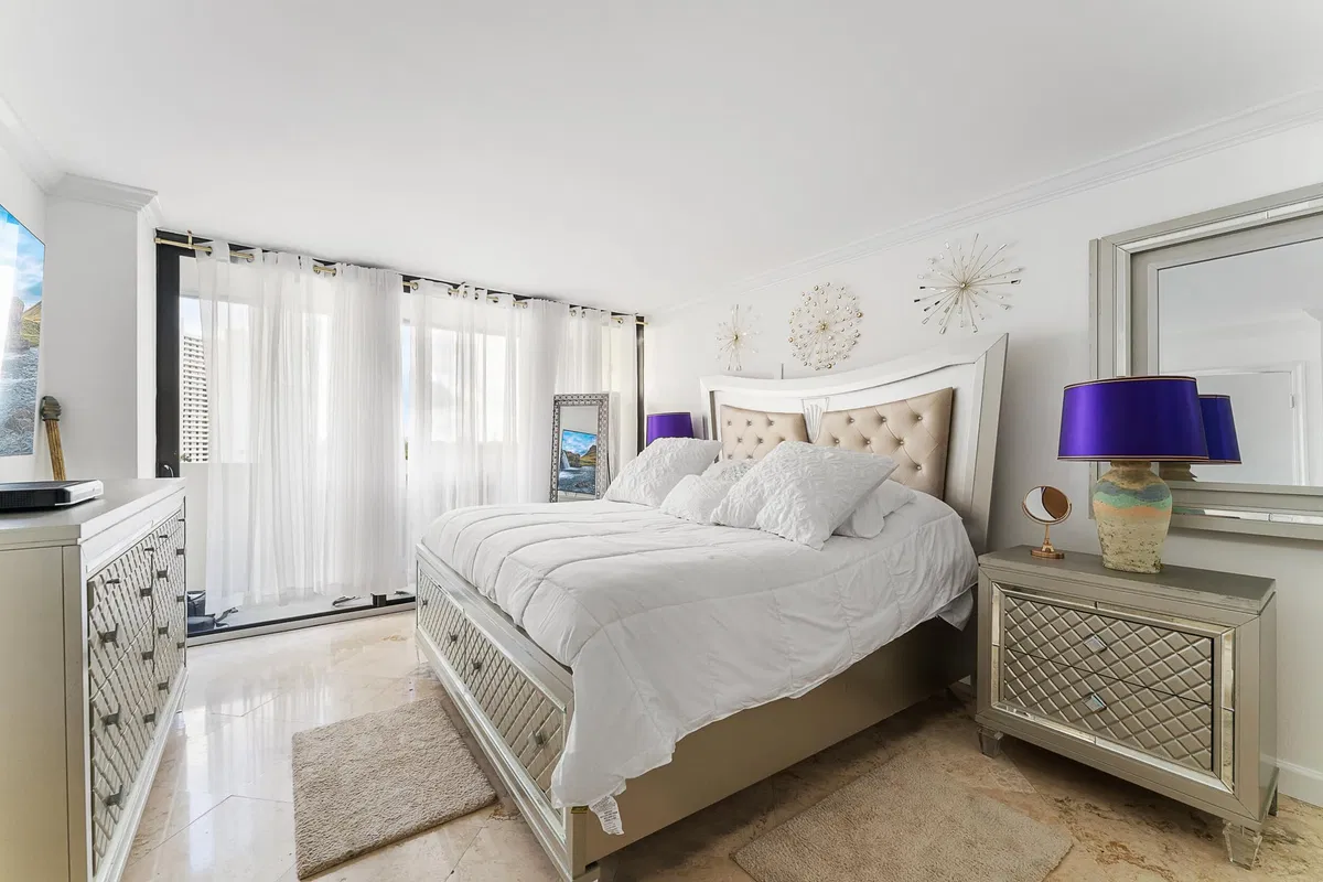 Palm Beach House Unit 605 photo 10