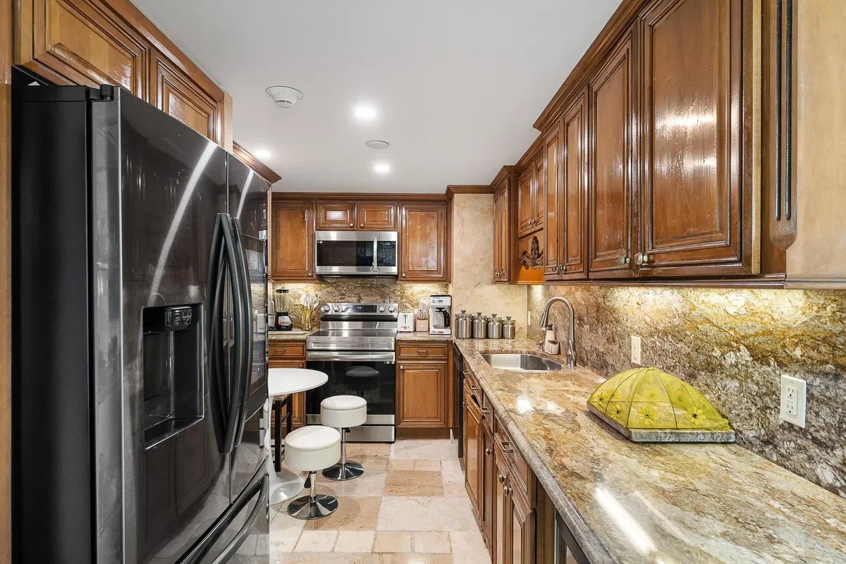 Palm Beach House Unit 605 photo 4