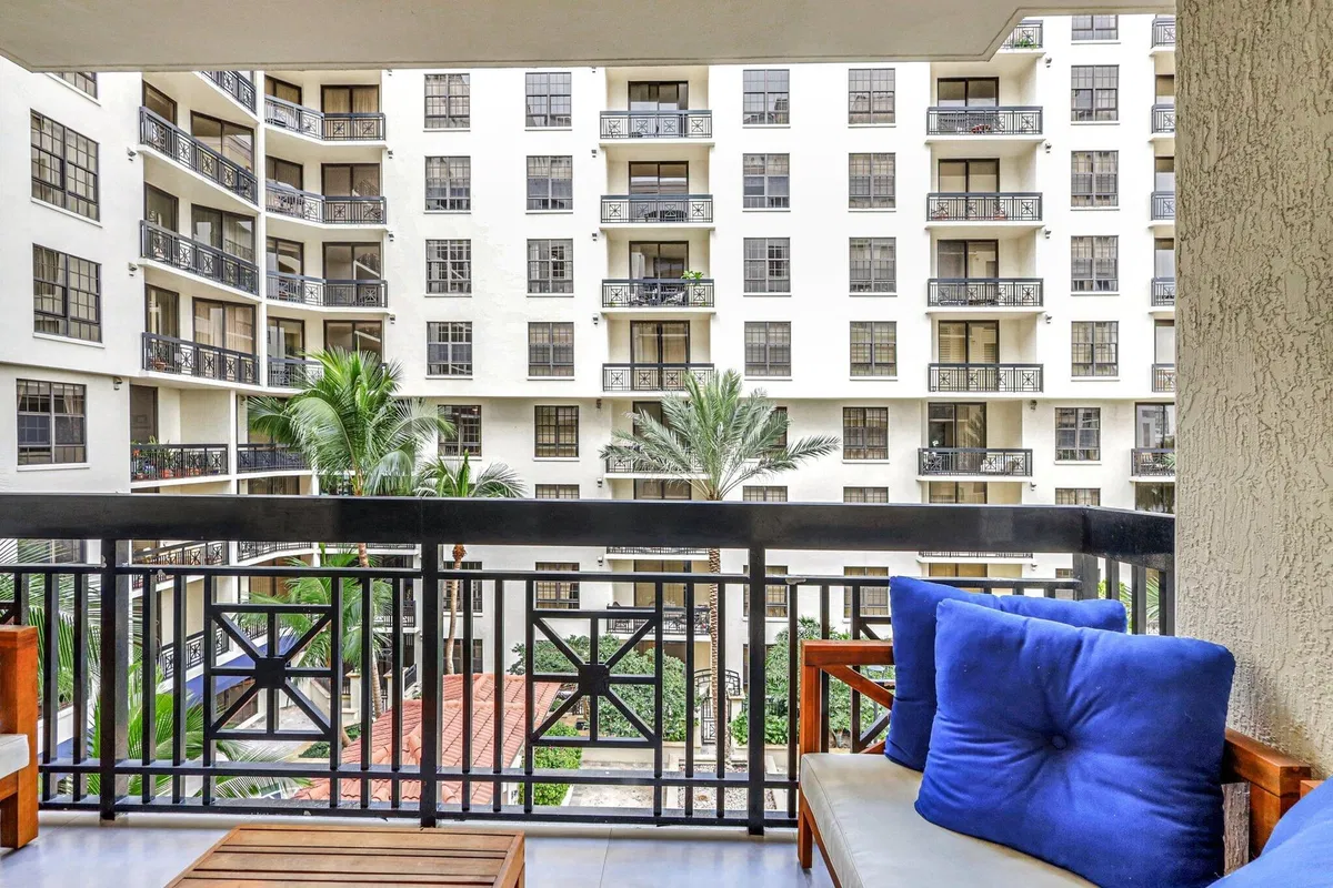 One City Plaza Unit 1018 photo 31