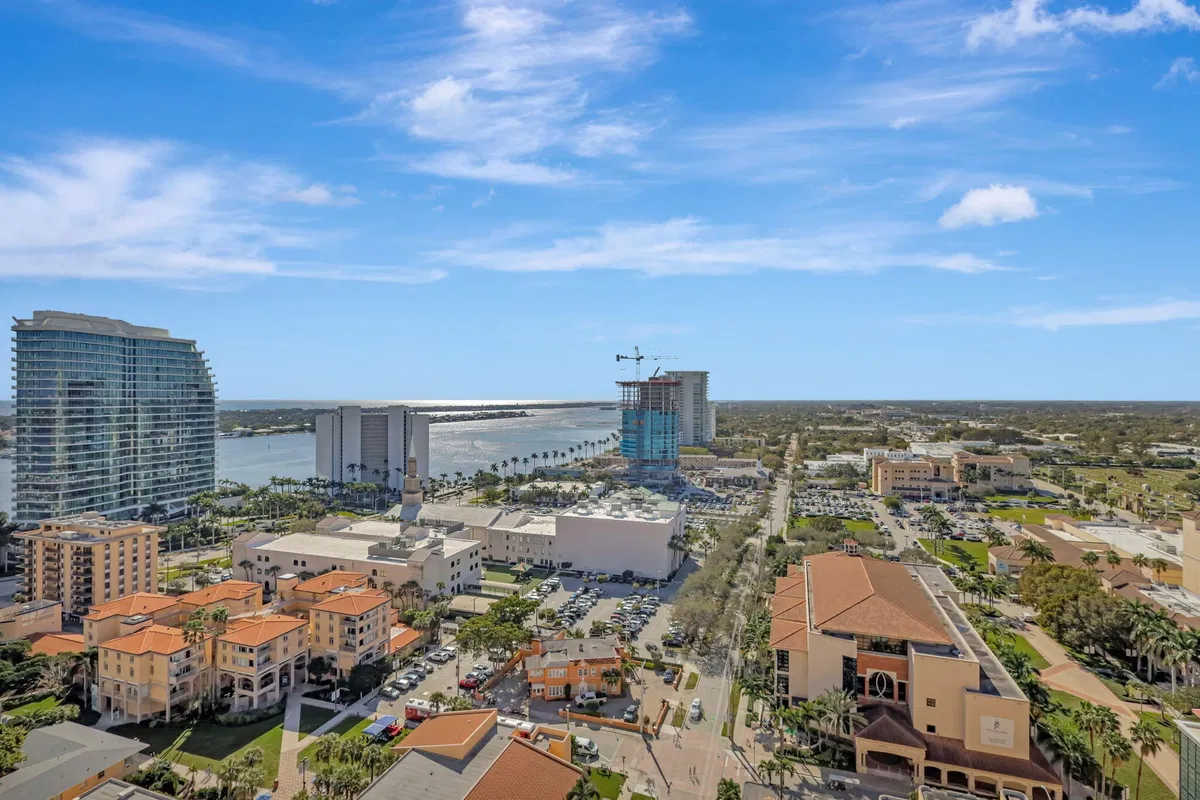 One City Plaza Unit 1018 photo 40