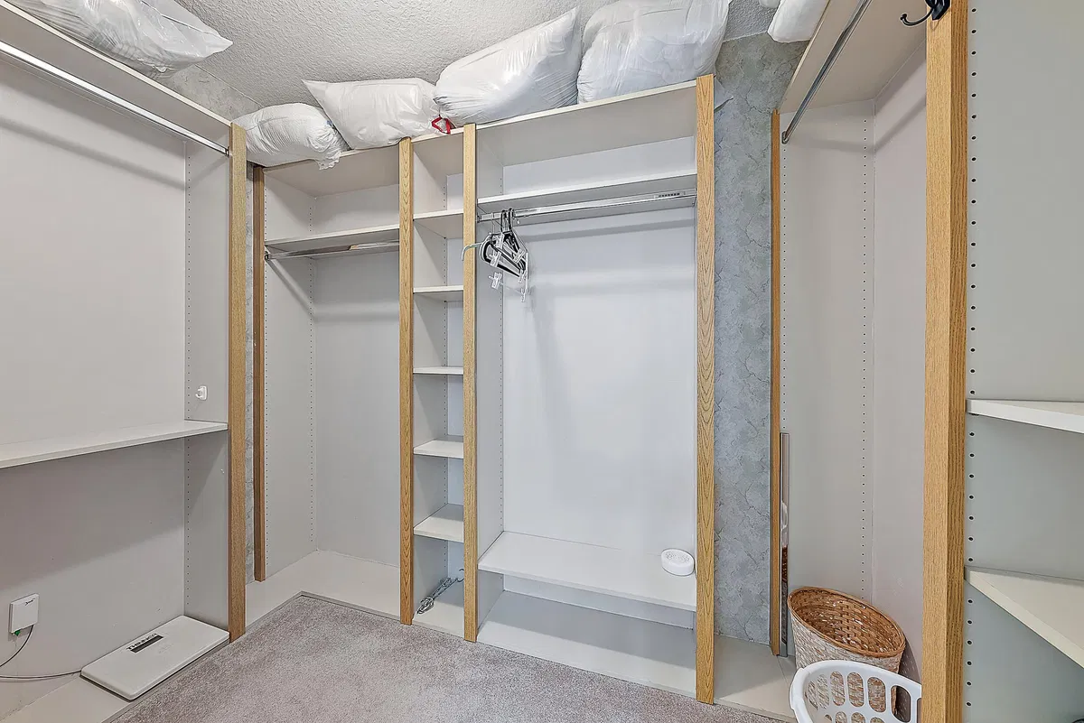  Unit 305 photo 16