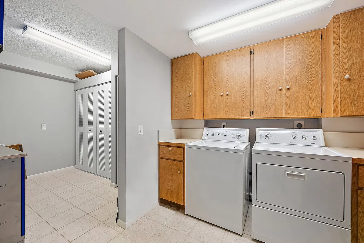  Unit 305 photo 19