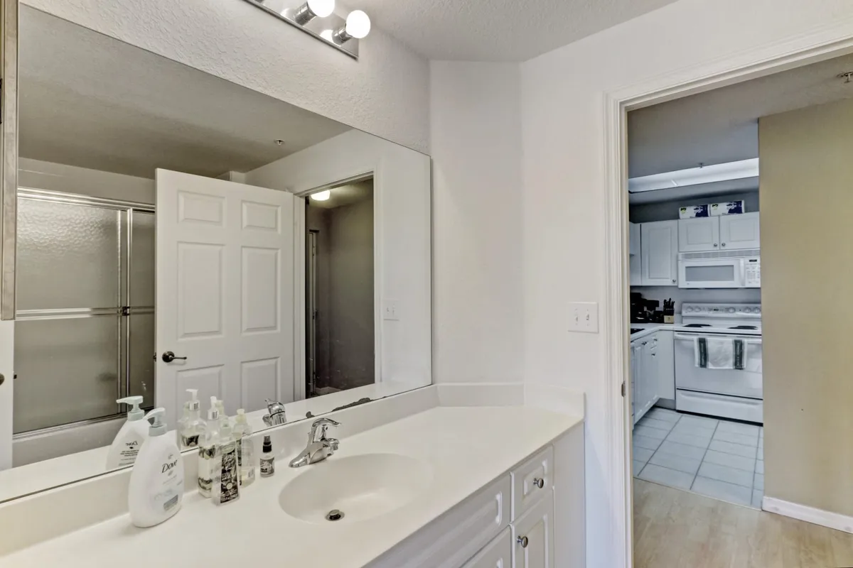  Unit 301 photo 22