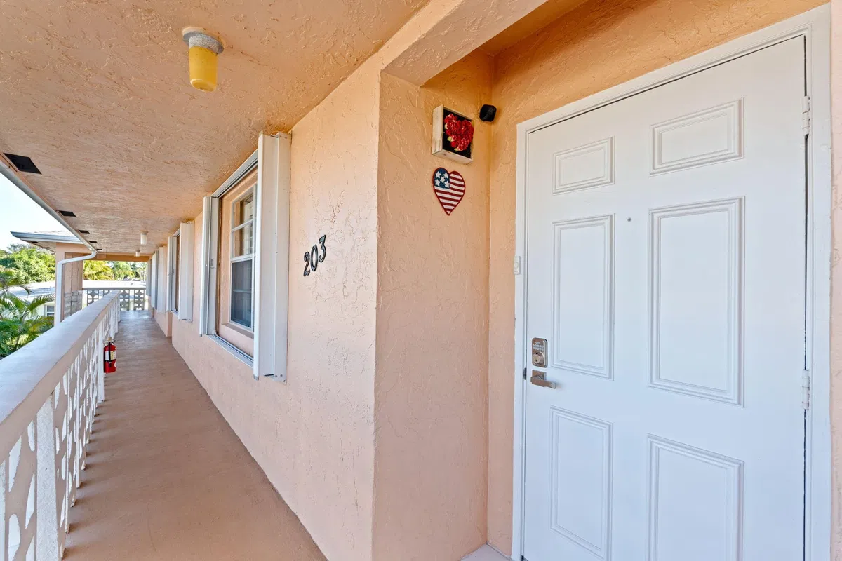 Unit 203 photo 7