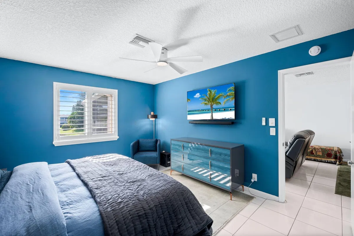 Unit 203 photo 25