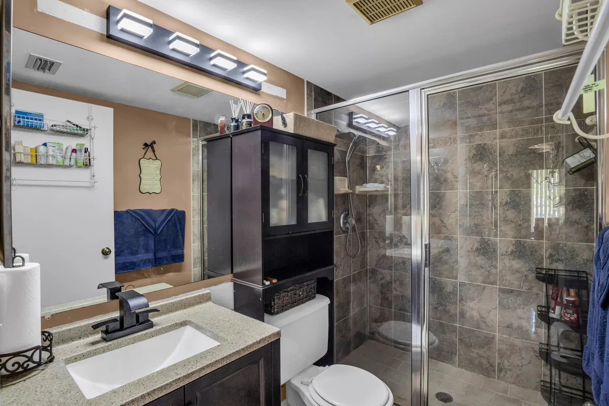 Unit H2 photo 16