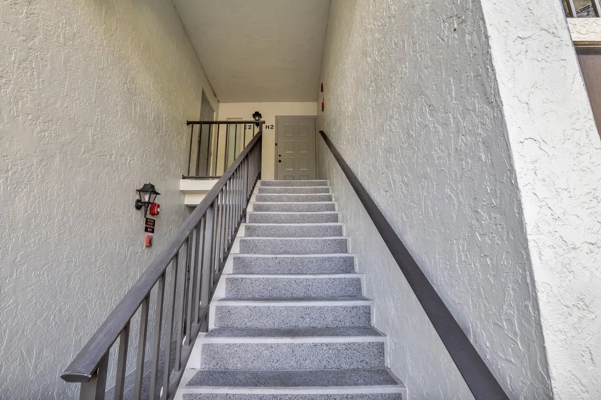 Unit H2 photo 19