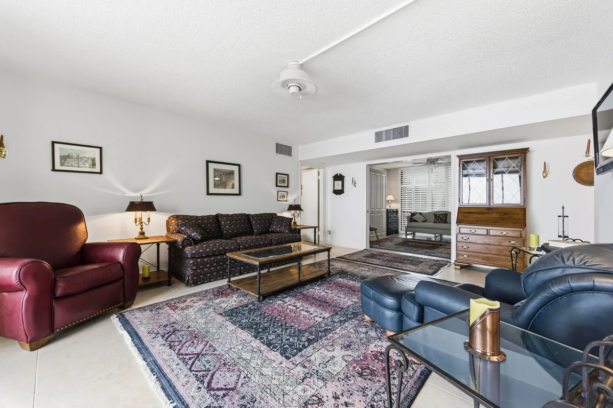 Unit 526 photo 7