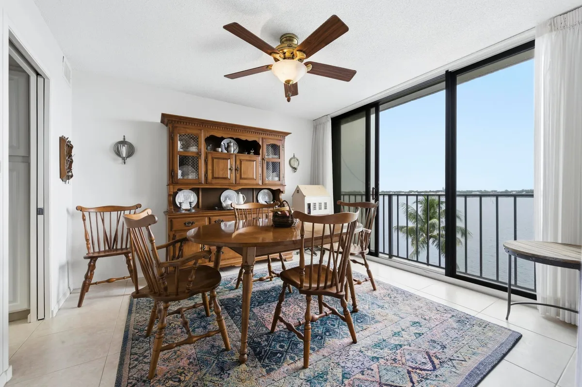 Unit 526 photo 10