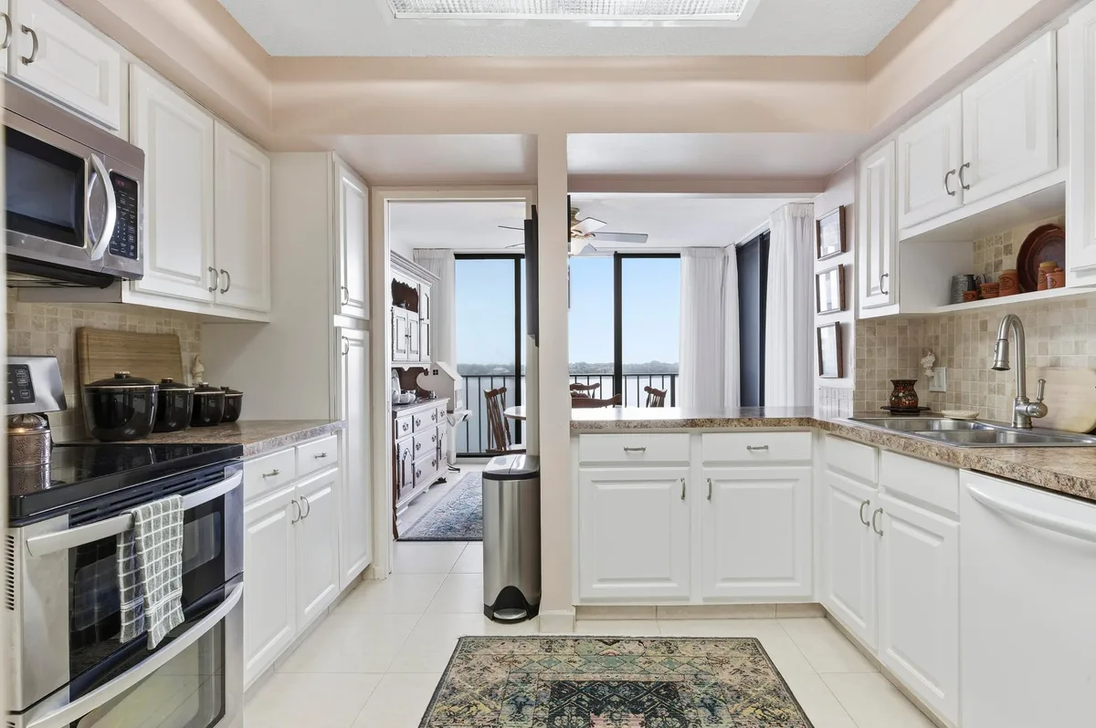 Unit 526 photo 13