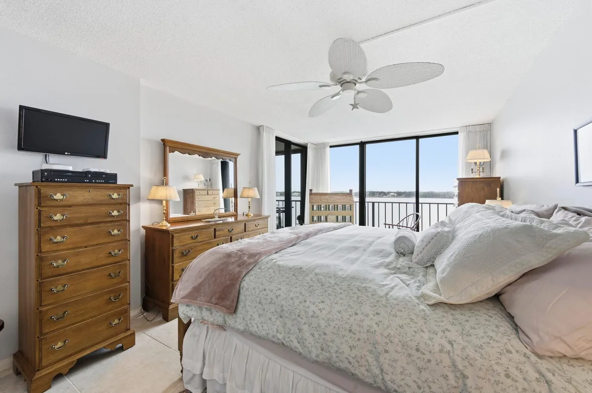 Unit 526 photo 16