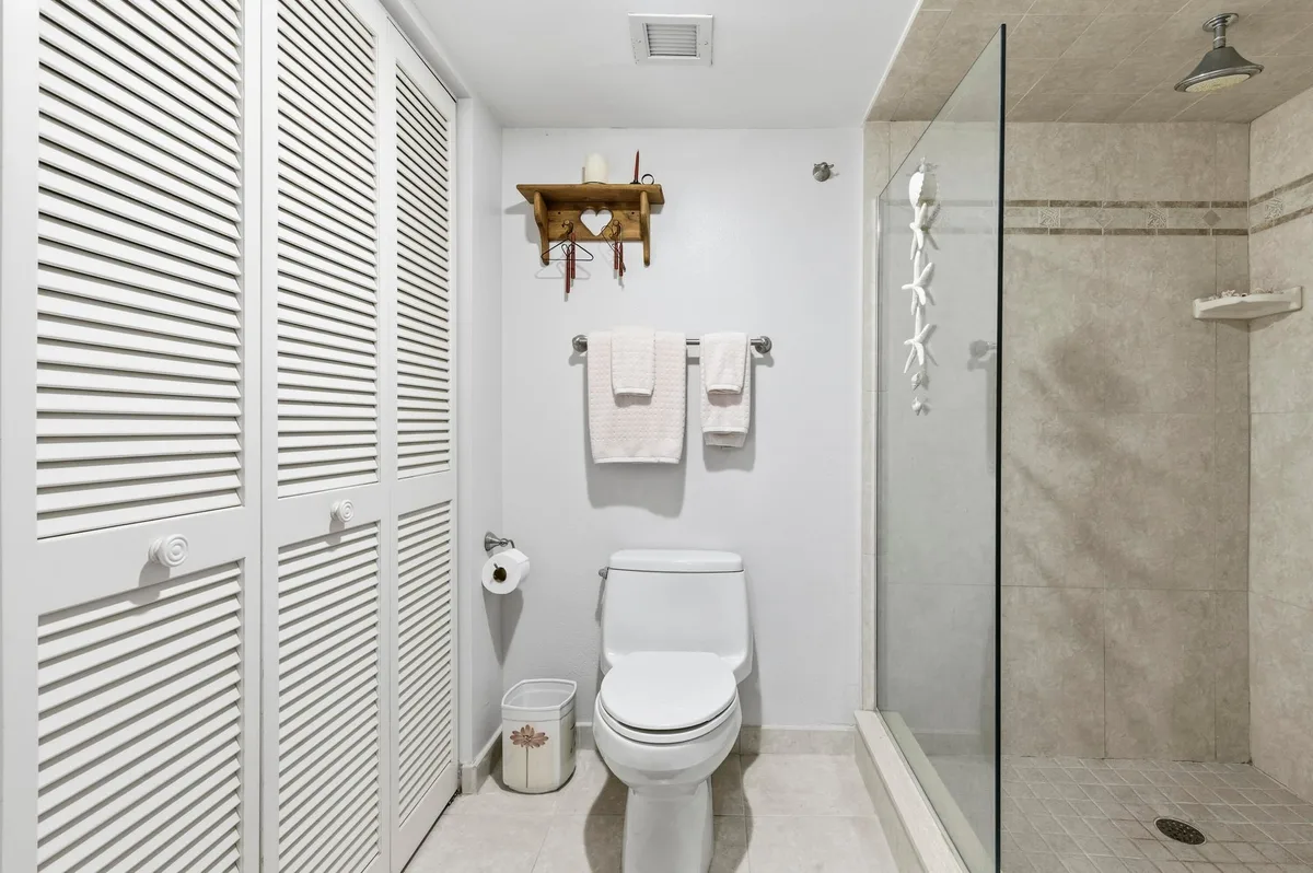 Unit 526 photo 19