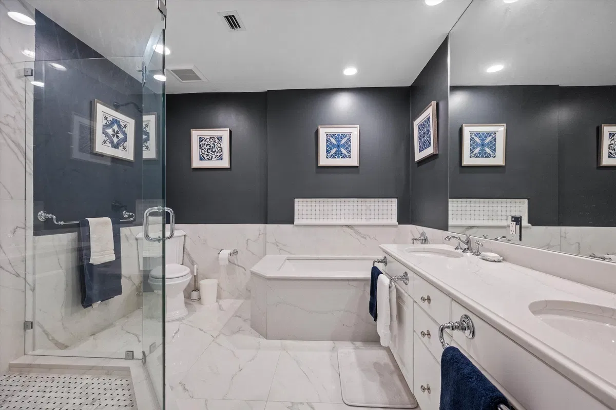 Unit C202 photo 16