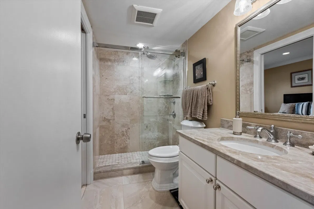 Unit C202 photo 19