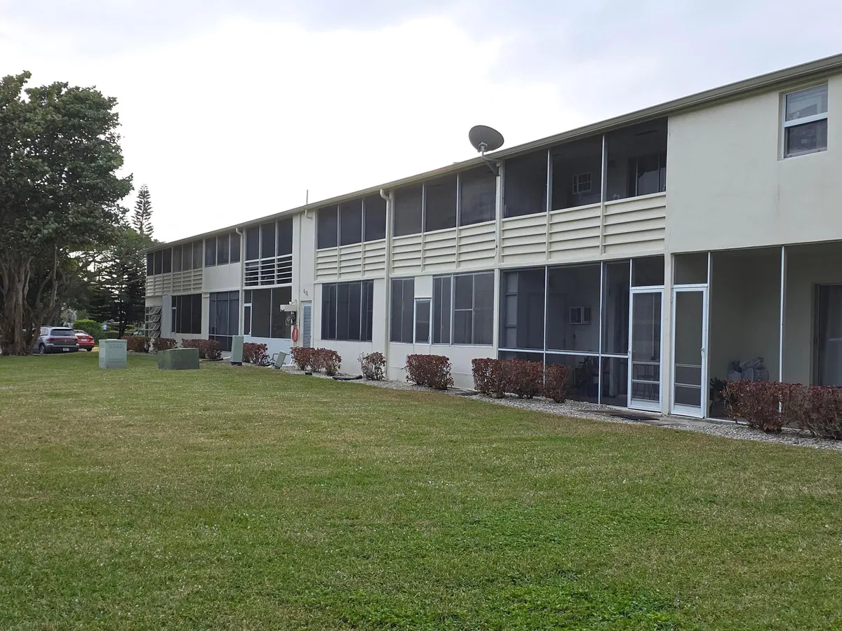  Unit L photo 31