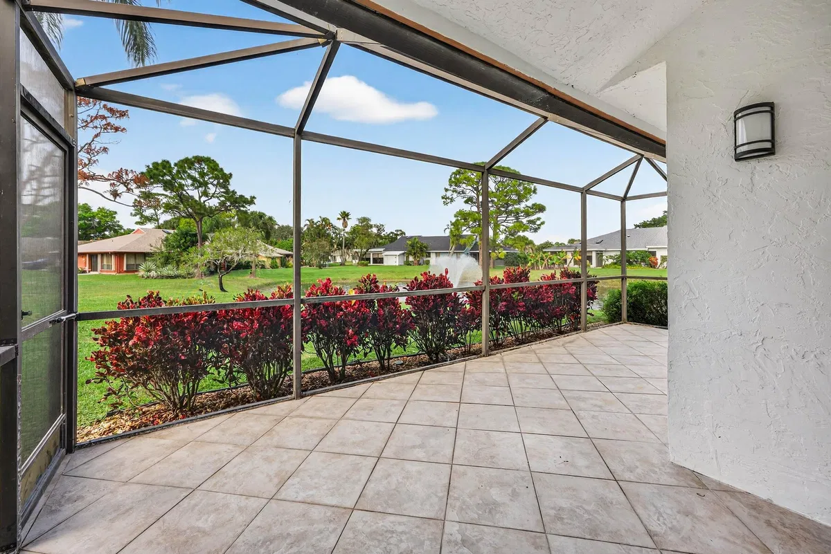 Eastpointe Country Club Residence photo 31