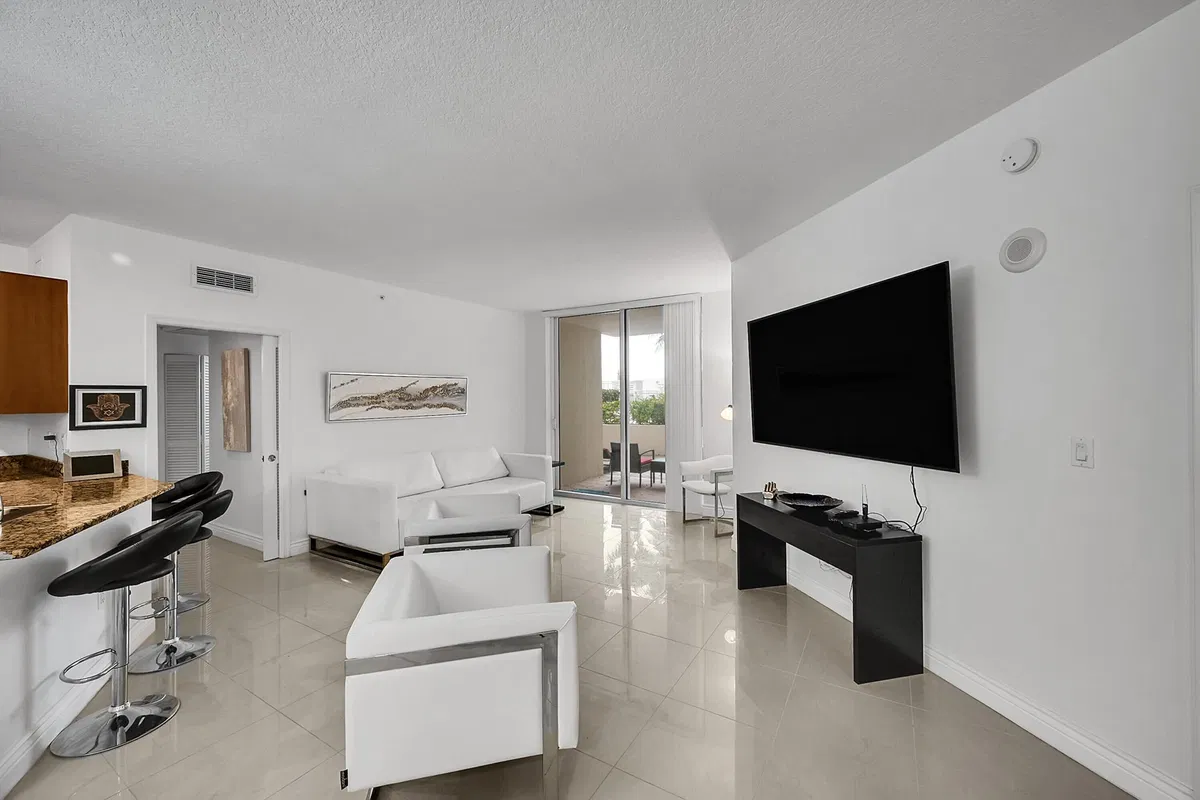Unit 508 photo 7