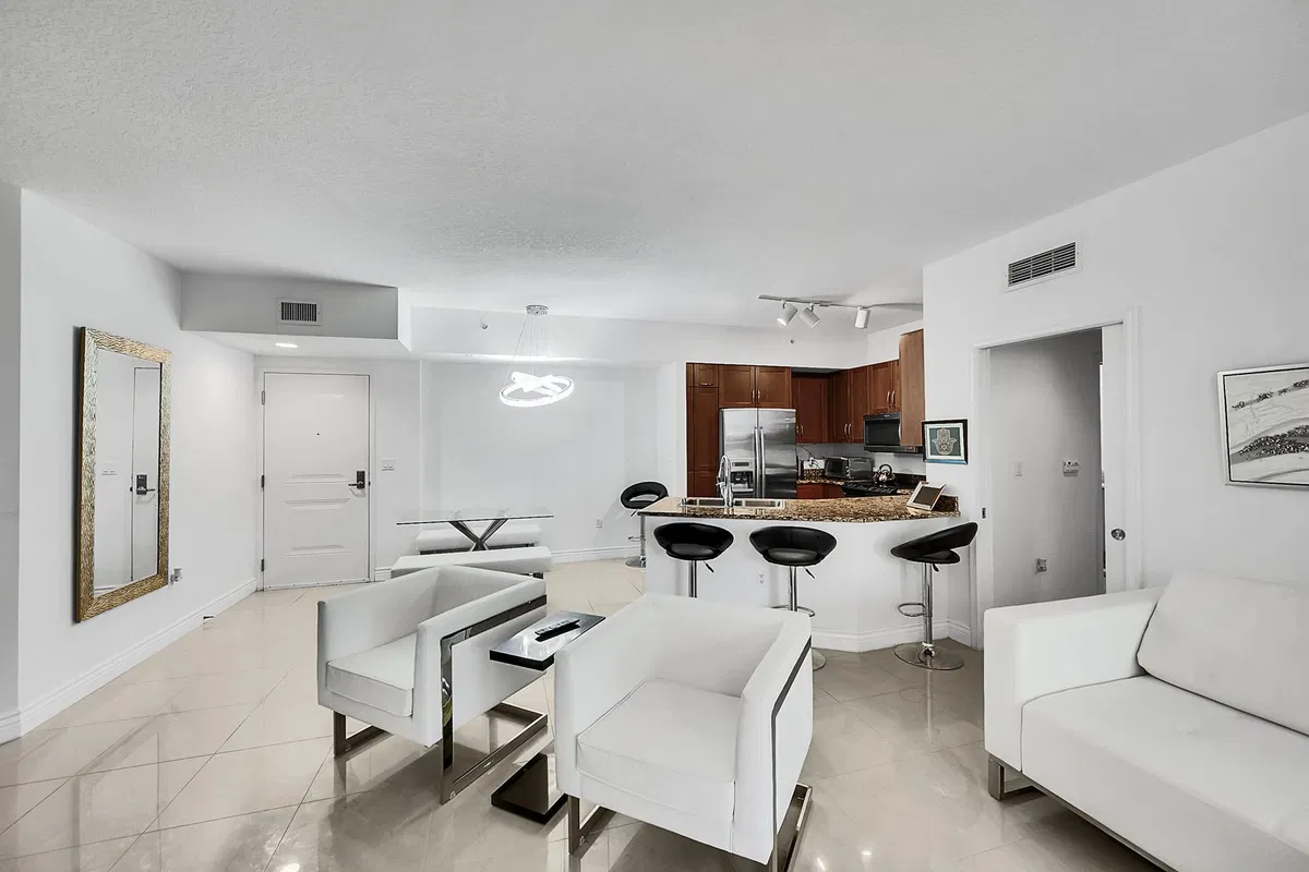 Unit 508 photo 10